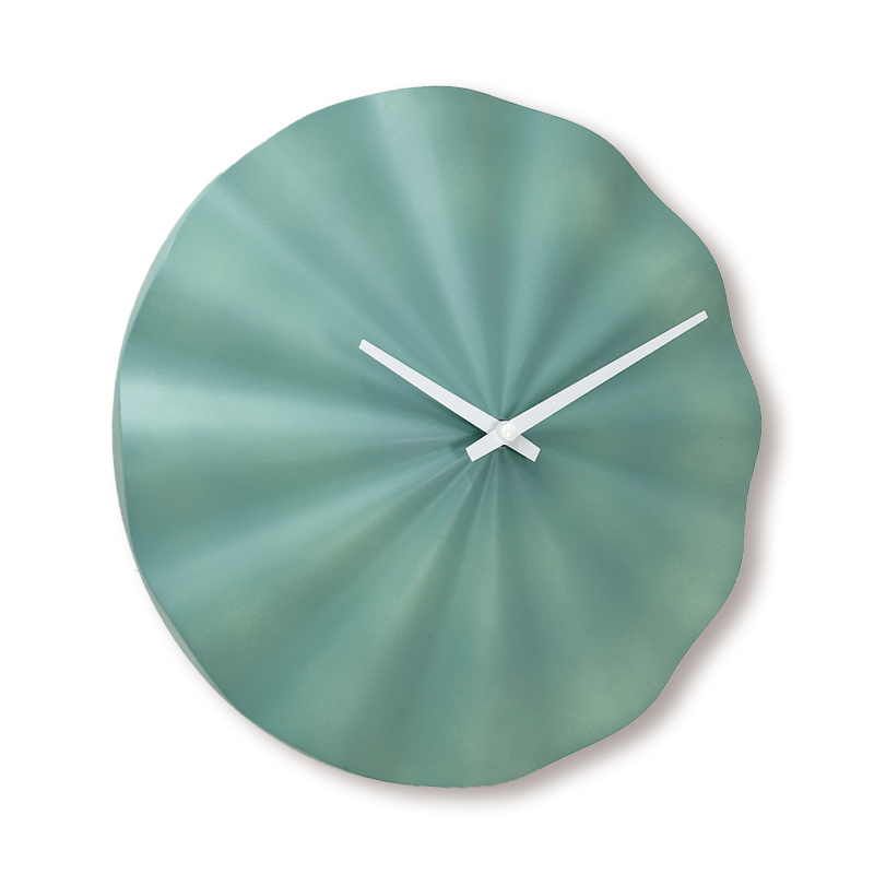 ساعة حائط بلاستيكية على شكل صدفة