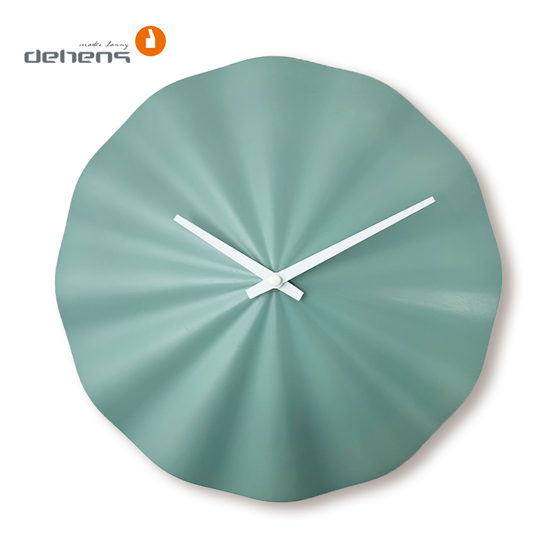 Kunststoff-Wanduhr in Muschelform