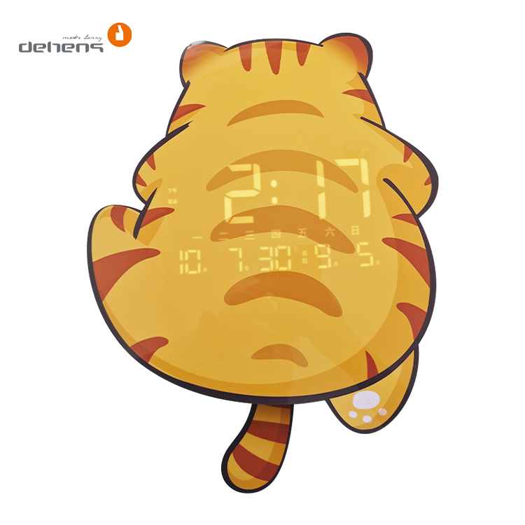 Wanduhr in Katzenform mit LED-Beleuchtung