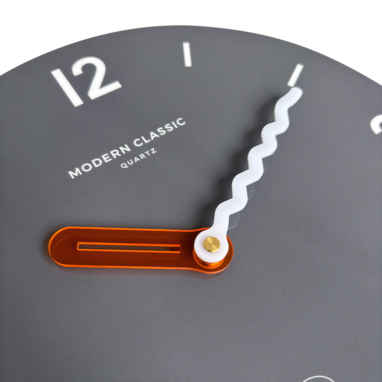 Modische nordische MDF-Wanduhr