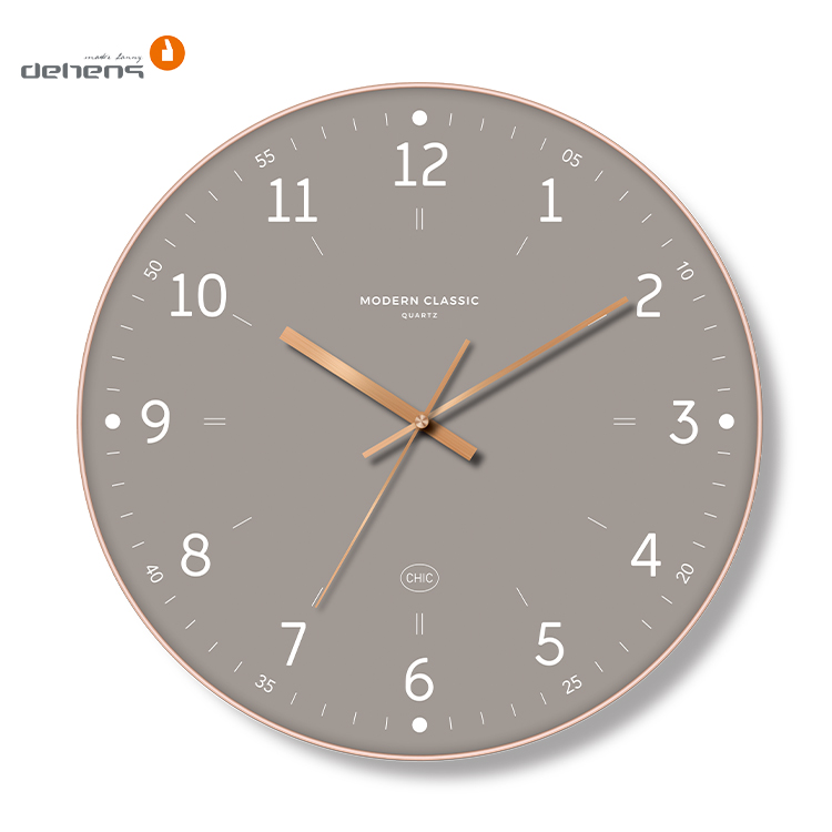 Moderne nordische Wanduhr