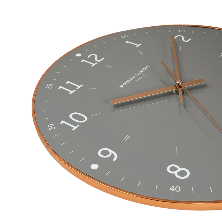 Moderne nordische Wanduhr