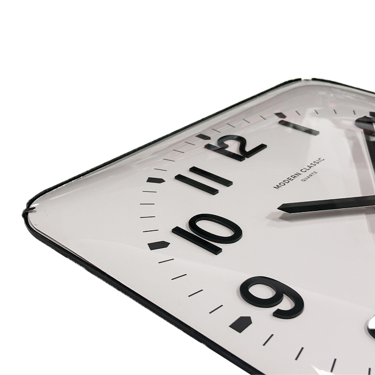 Große quadratische Wanduhr