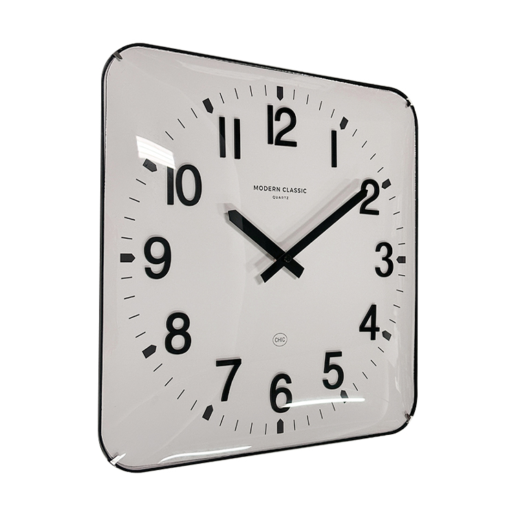 Große quadratische Wanduhr