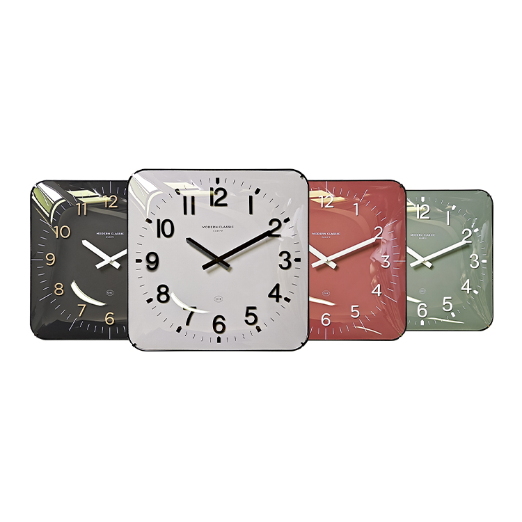 Große quadratische Wanduhr