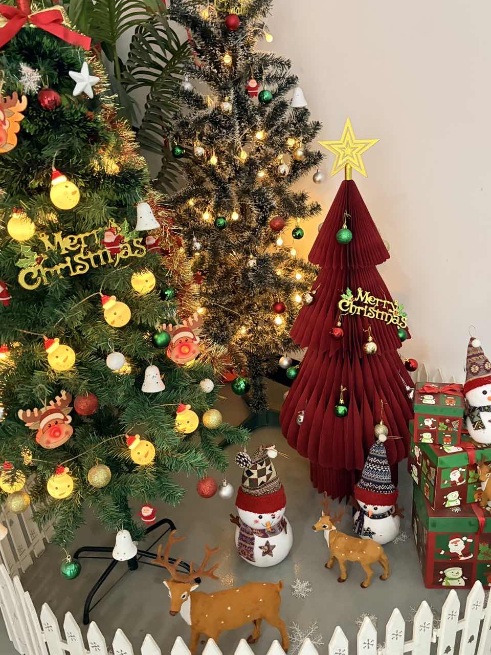 reindeer-shaped Christmas wall clocks