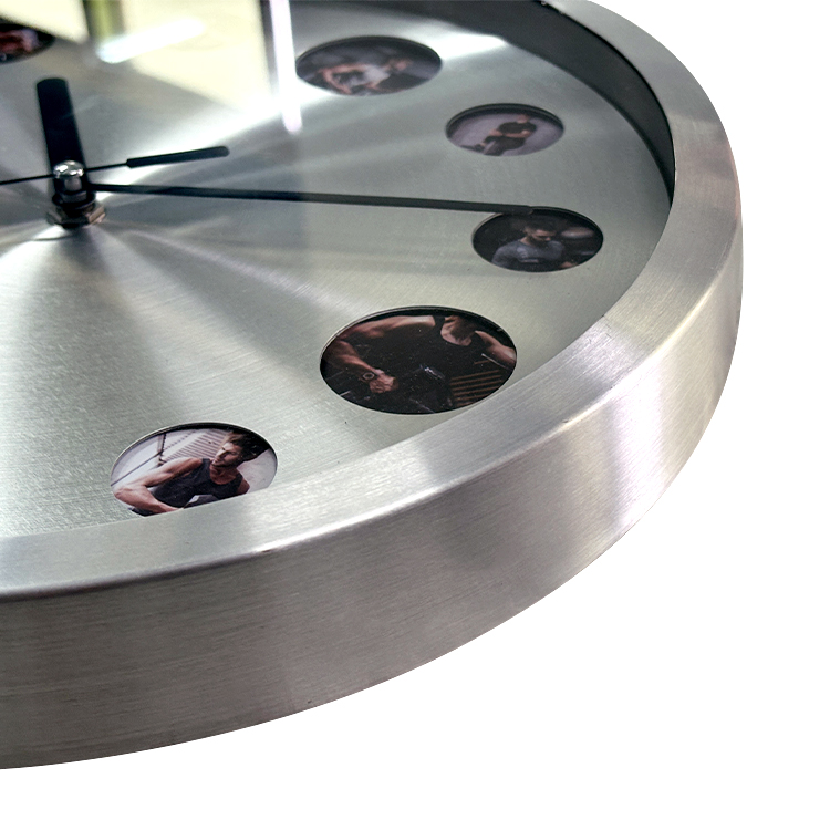 Wanduhr mit Fotorahmen