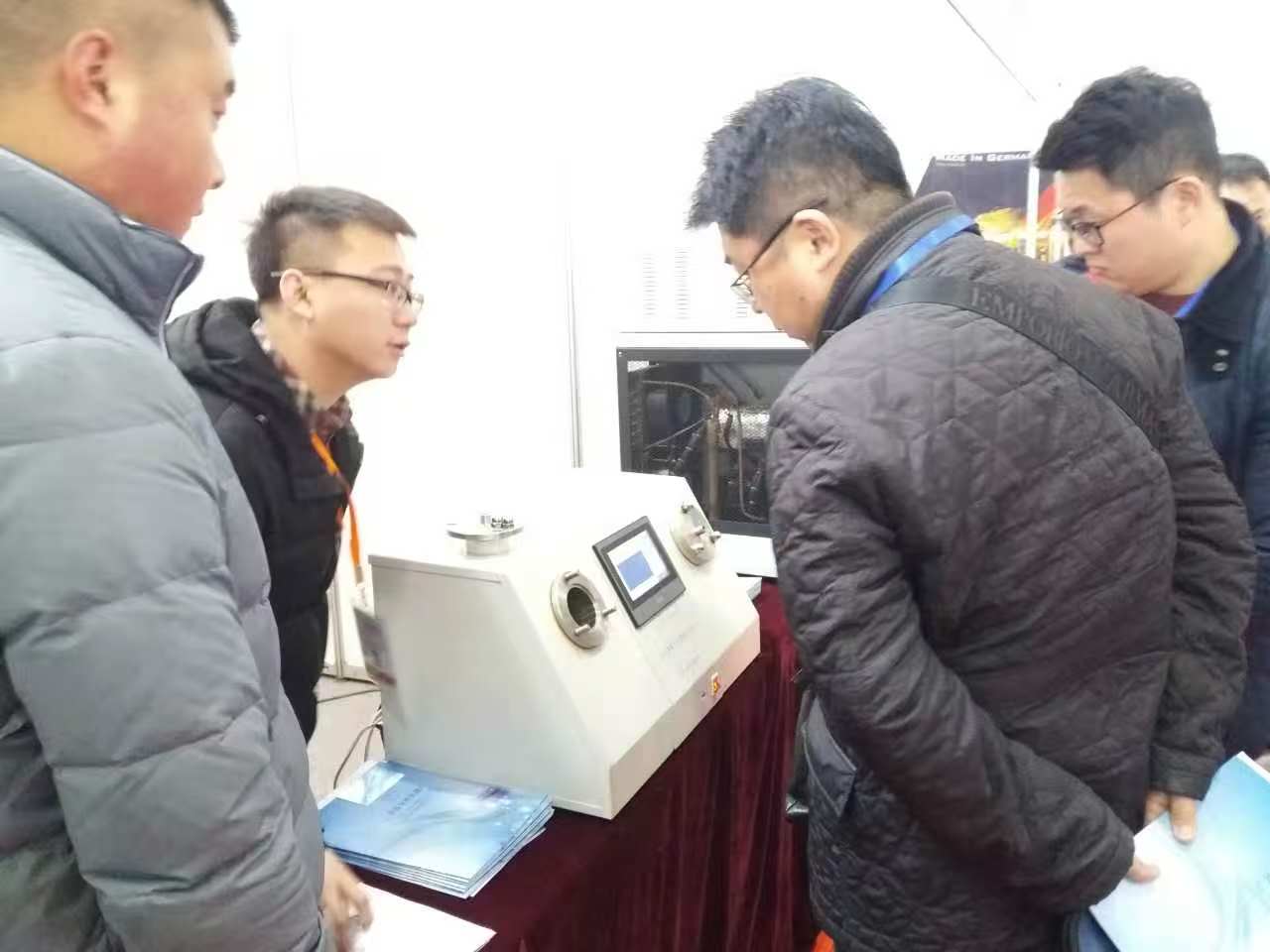 Lubricating oil tester