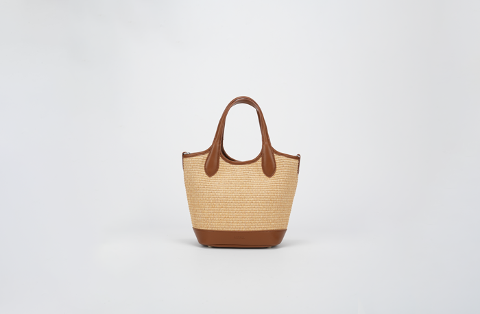 Classic Straw Tote Handbag: Elegant and Functional Everyday Companion