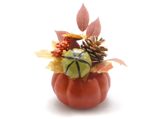 Mini zucche artificiali Ornamento di zucca finta Zucche finte Decorazioni da tavola Raccolta autunnale Decorazione del ringraziamento con foglia d'acero per la decorazione domestica