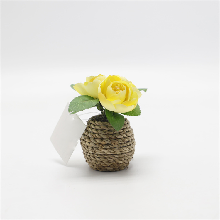 Pequeños Bonsáis Con Flores Artificiales Para Semana Santa