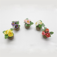 Маленький бонсай с искусственными цветами на Пасху