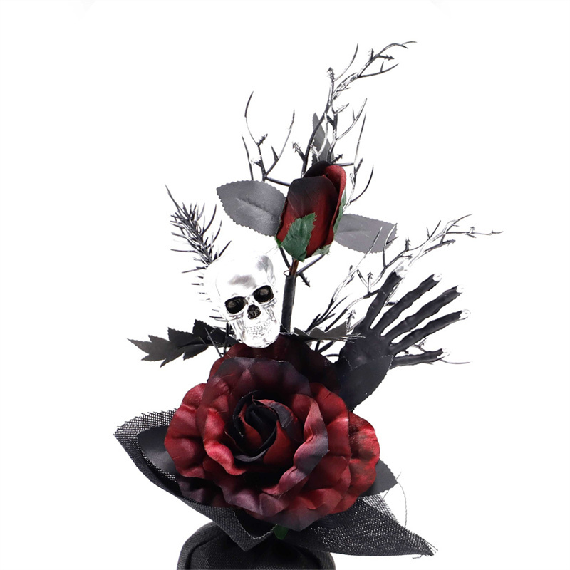 Украсьте дерево бонсай черными розами на Хэллоуин