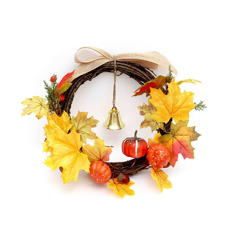 Decora una corona de calabaza con hojas de arce para el Día de Acción de Gracias