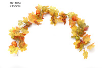 Ghirlanda di zucca artificiale con decorazioni autunnali