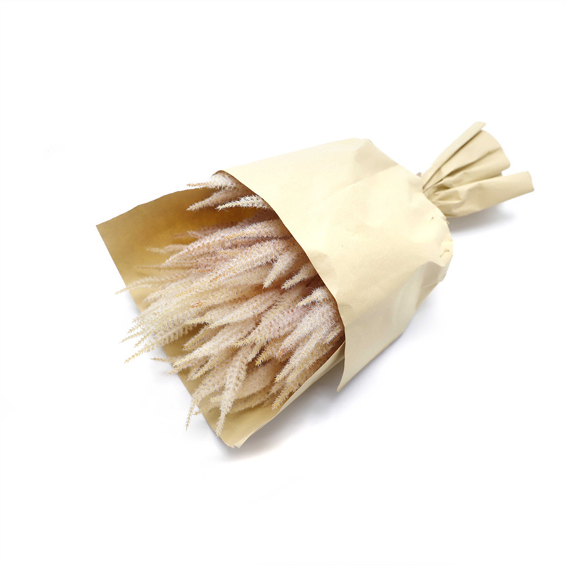 Красивый небольшой искусственный букет из пампасной травы