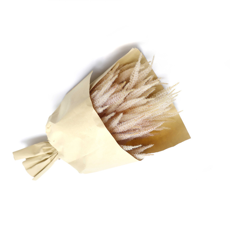 Красивый небольшой искусственный букет из пампасной травы