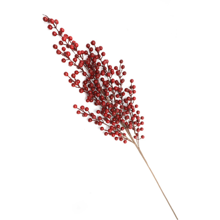 Dekorasi Rumah Natal Dengan Cabang Berry Buatan Merah