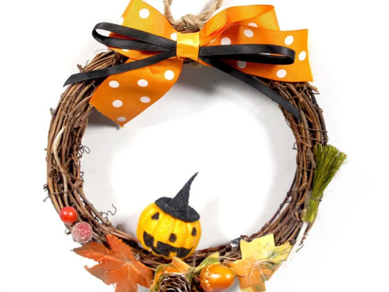 Decorare Una Ghirlanda Di Zucca Per Halloween