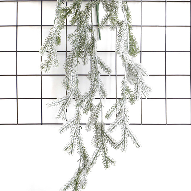 Plantas suspensas verdes artificiais para decoração externa