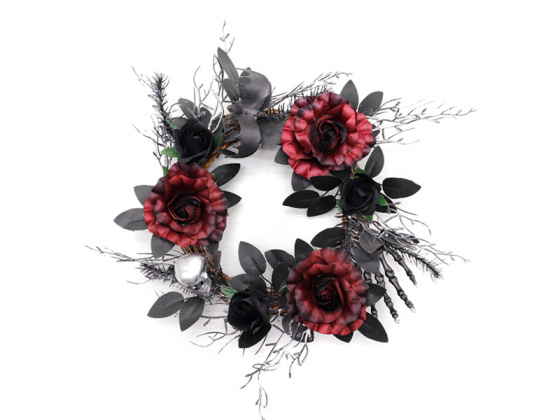 Decora una pequeña corona de rosas negras para Halloween