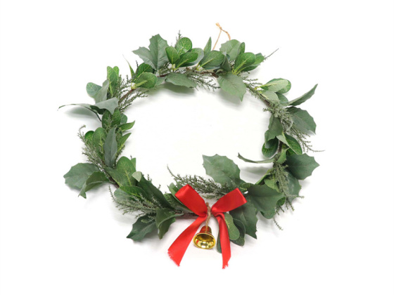 Déco de Noël pour porche avec couronne de feuilles artificielles