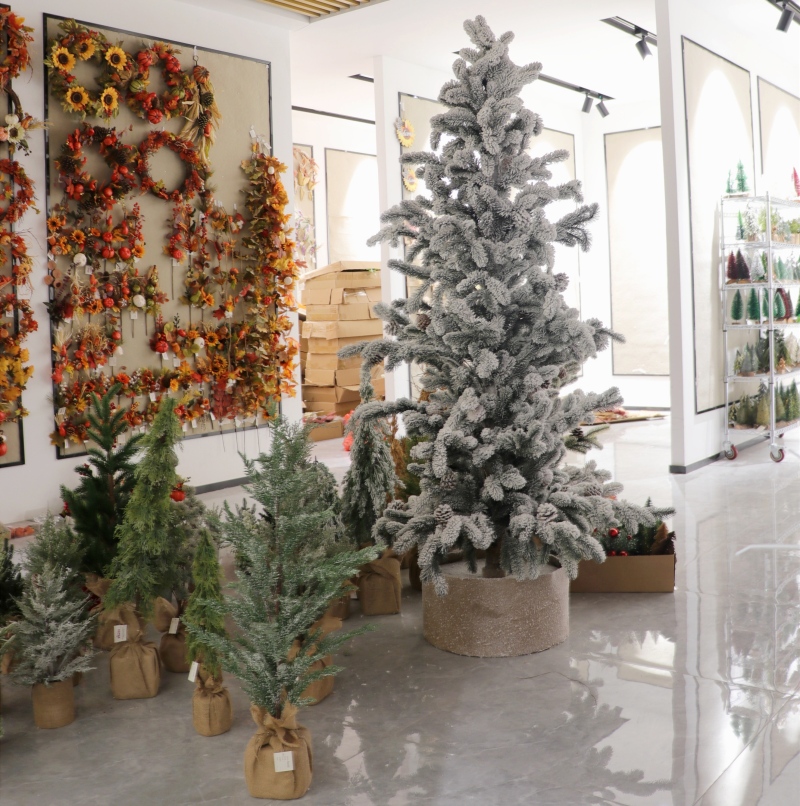 Christmas Office Deco Snow Spraying artificial Christmas Tree from china factory price