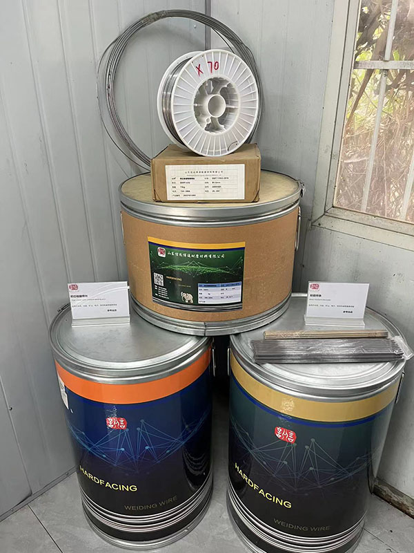 Chromium carbide welding wire