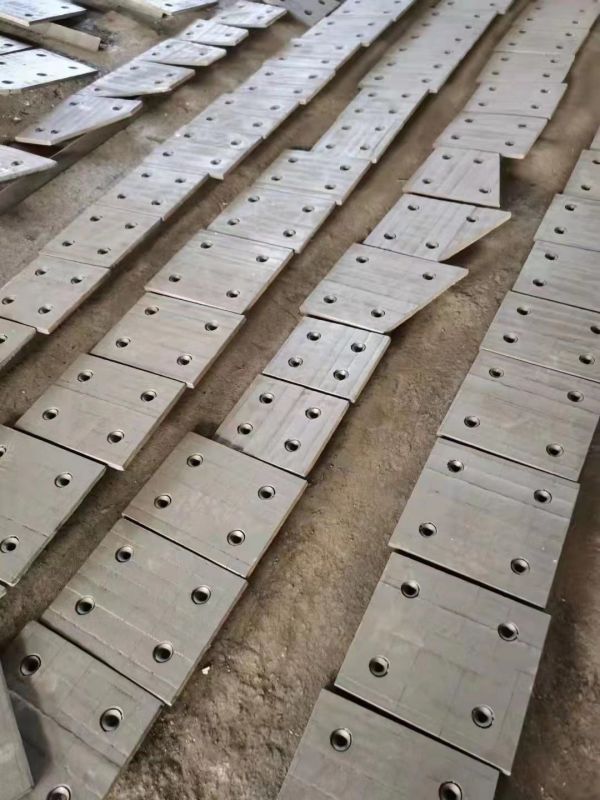 Composite wear resistant steel plate
