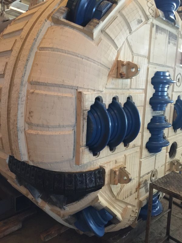 Shield machine wear resistant plate