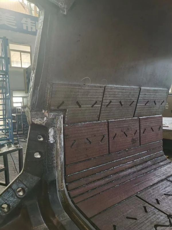 Shield machine wear resistant plate