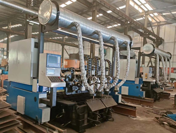 Pipe cladding machine