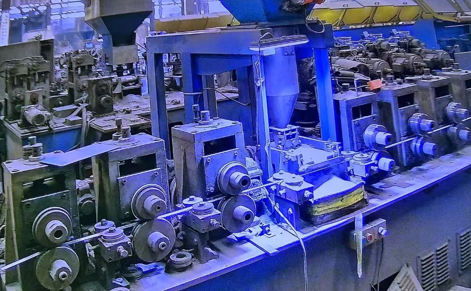 Wear-resistant plate surfacing wear-resistant welding wire