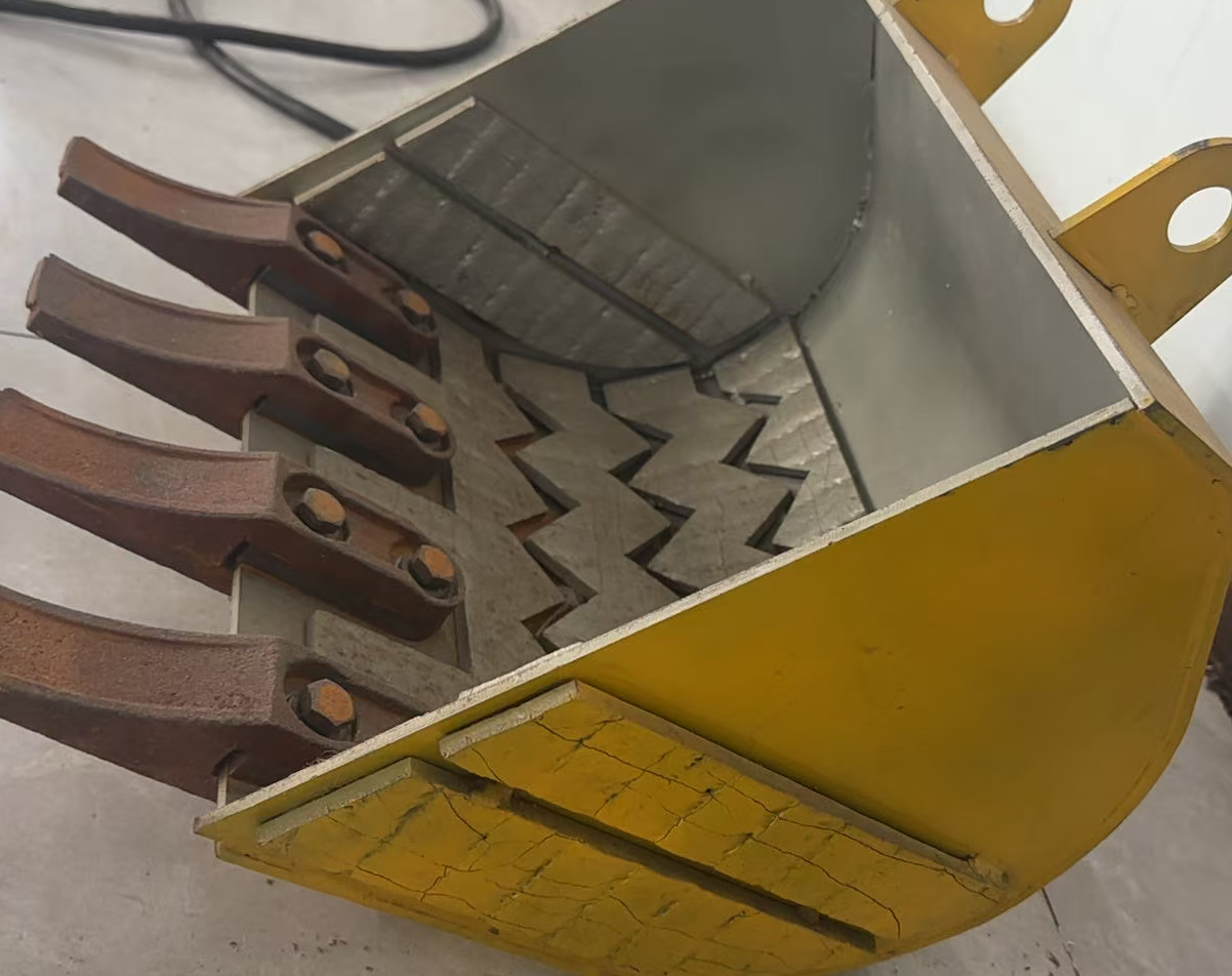 Forklift bucket wear-resistant steel plate