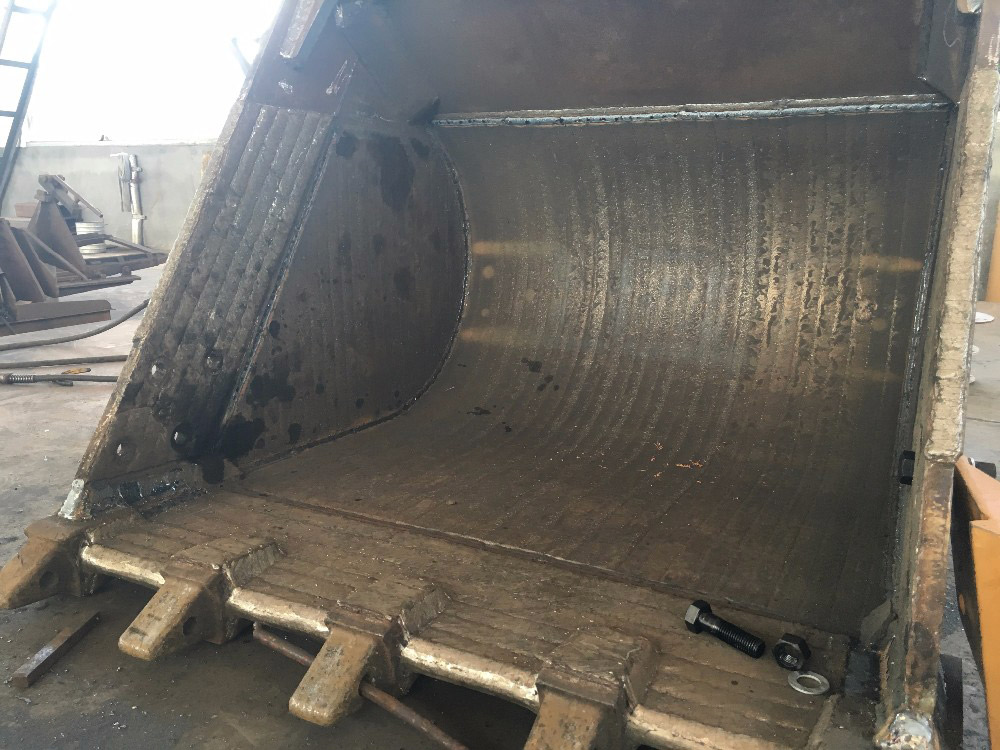 Forklift bucket wear-resistant steel plate