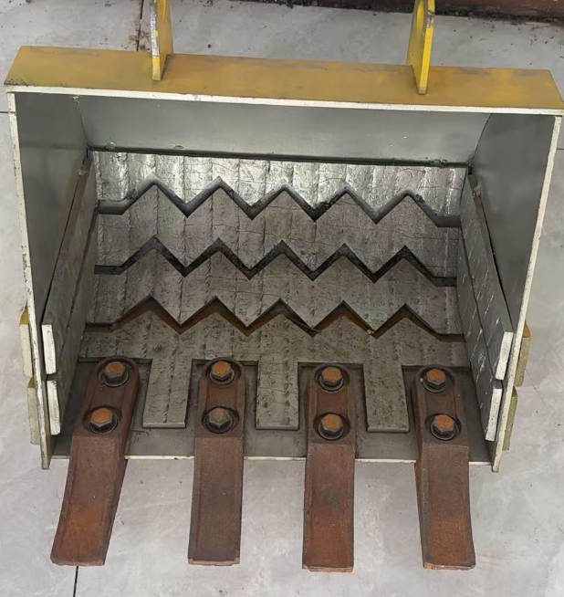 Forklift bucket wear-resistant steel plate