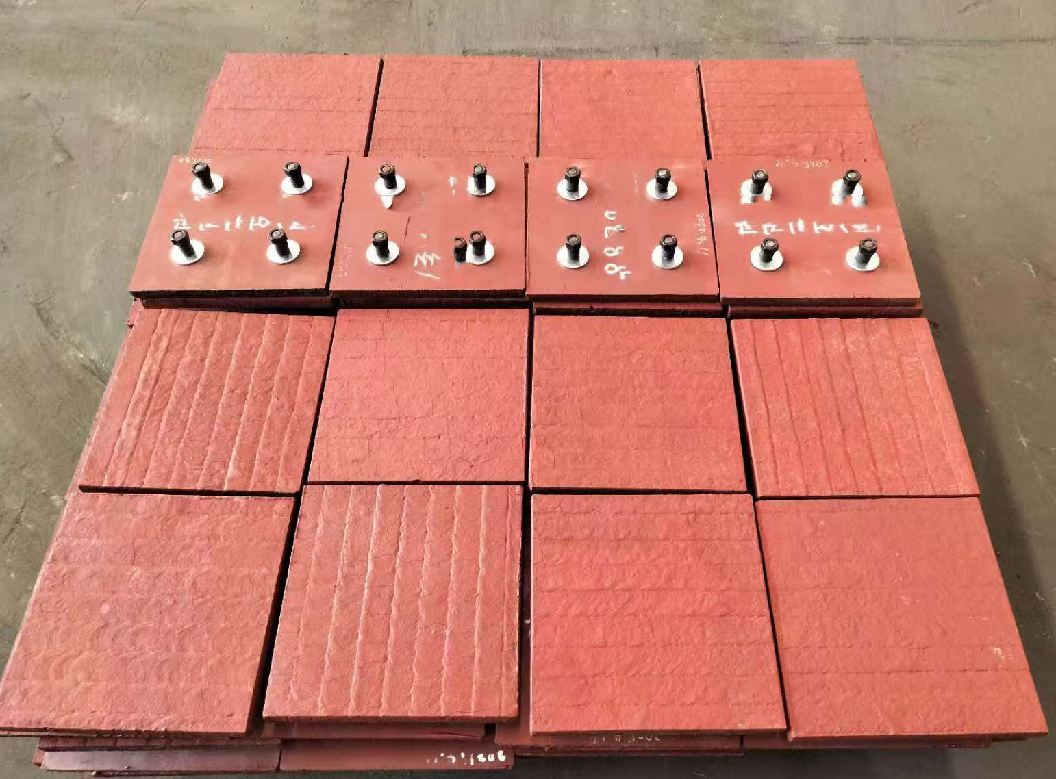 Surfacing wear-resistant lining Surfacing wear-resistant lining