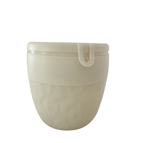 Home using plastic molded dinner pail