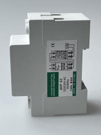 コンパクトなユニバーサル電圧および電流プロテクター