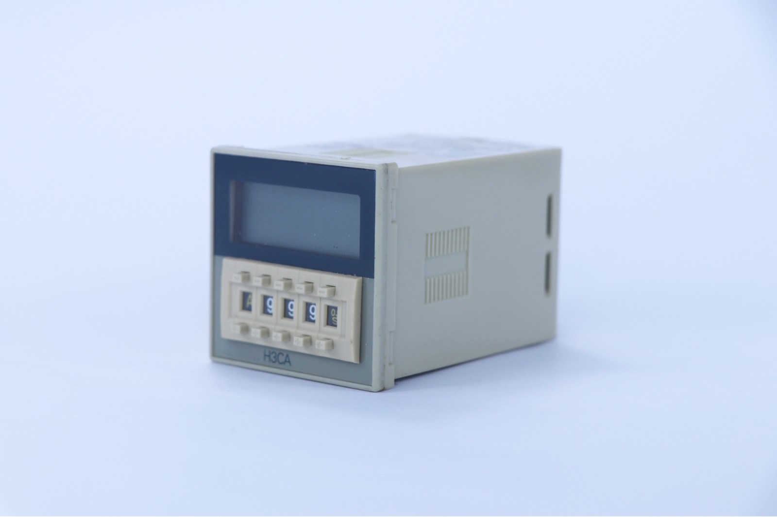 Wide Voltage Time Relay