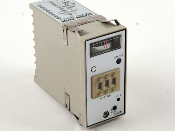 Pengontrol suhu PID pemasangan panel E5EN