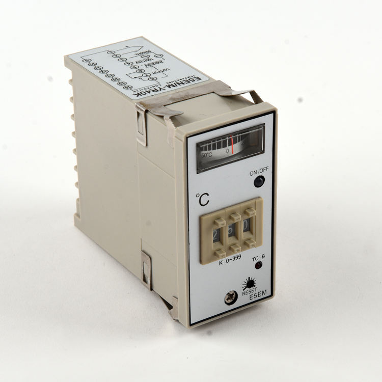 E5EN panel installation PID temperature controller