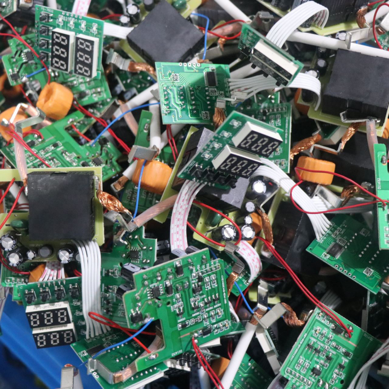 Άμεσες πωλήσεις του κατασκευαστή Εγγύηση 24 μηνών AVP-63 αυτορυθμιζόμενη προστασία υπέρτασης και χαμηλής τάσης Προστατευτικό ρεύματος