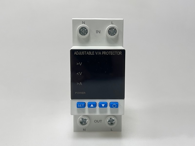 Pelindung tegangan lebih dan tegangan rendah tampilan ganda