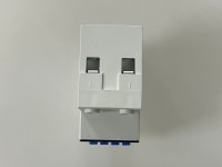 Pelindung tegangan lebih dan tegangan rendah tampilan ganda