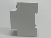 Tiga tampilan pelindung tegangan lebih dan tegangan kurang