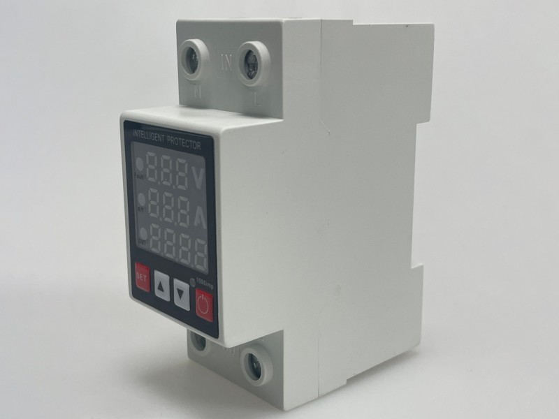 Tiga tampilan pelindung tegangan lebih dan tegangan kurang