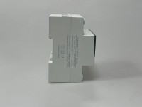 Pelindung tegangan tiga fase empat kawat