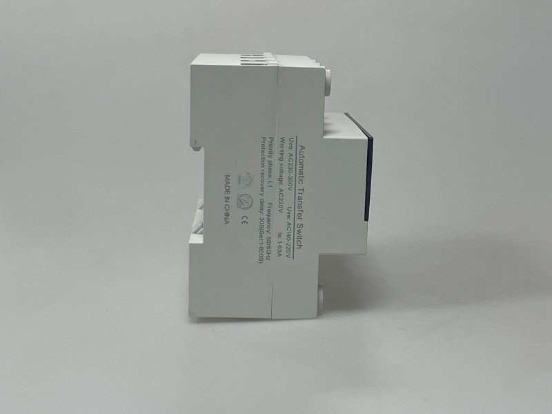 Pelindung tegangan tiga fase empat kawat