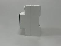 Pelindung tegangan tiga fase empat kawat